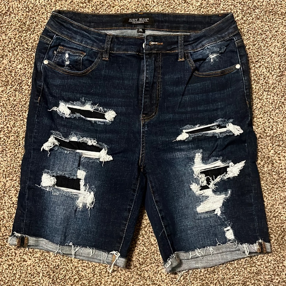 Judy Blue distressed denim high rise shorts. Size XL